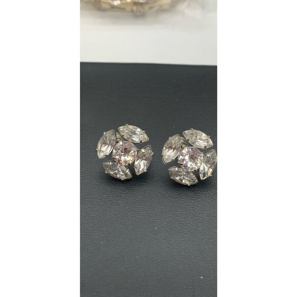 Vintage Beautiful Silver Tone & Clear Rhinestone Elegant Screw Back Earrings - Picture 1 of 5